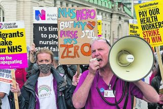 Británie hlásí stovku mrtvých denně - Novinky